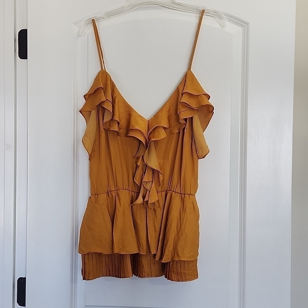 NWT DO+BE MUSTARD YELLOW TOP SIZE LARGE